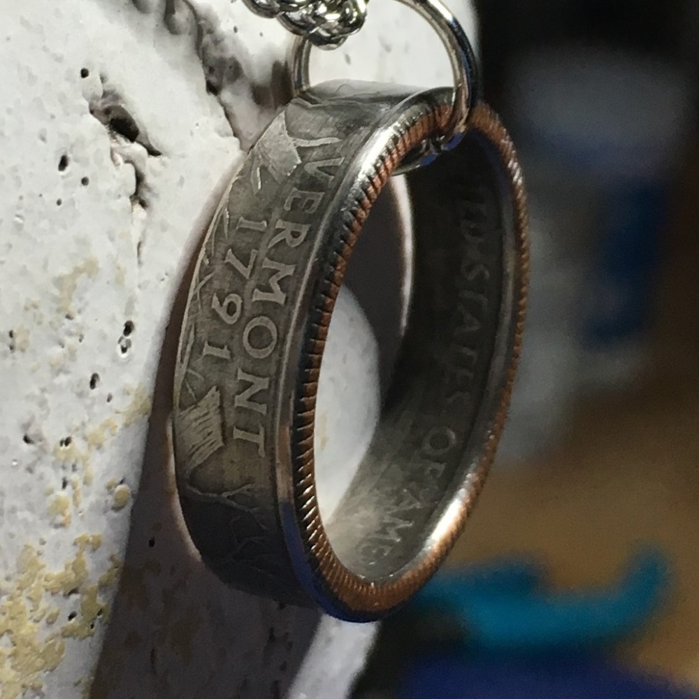 2001 Vermont State Quarter Coin Ring Necklace - Picture 1 of 8